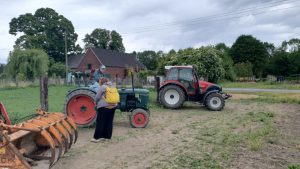 terecker gucken und sitzen auf dem Hof Moelleken