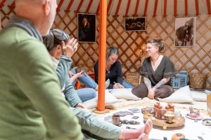 Singkreis in der Jurte auf dem Tinthof in Spellen