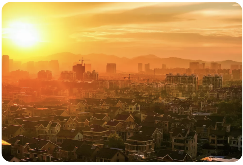 Sonnenuntergang über einer Großstadt